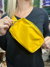 Load image into Gallery viewer, Waterproof Belt Bag