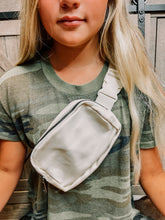 Load image into Gallery viewer, Waterproof Belt Bag