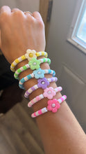 Load image into Gallery viewer, Flower Clay Bead Bracelet