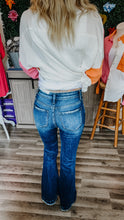 Load image into Gallery viewer, Midrise Dark wash Flares