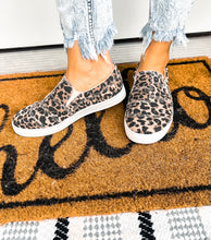 Load image into Gallery viewer, Leopard Slip Ons