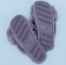 Load image into Gallery viewer, Fuzzy Crisscross Slippers