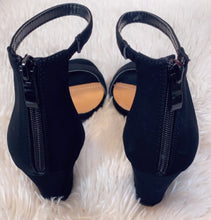 Load image into Gallery viewer, Black Suede Heel