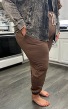 Load image into Gallery viewer, Curvy Chocolate Fleece lined Joggers