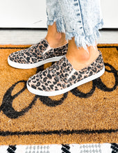 Load image into Gallery viewer, Leopard Slip Ons