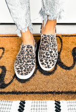 Load image into Gallery viewer, Leopard Slip Ons