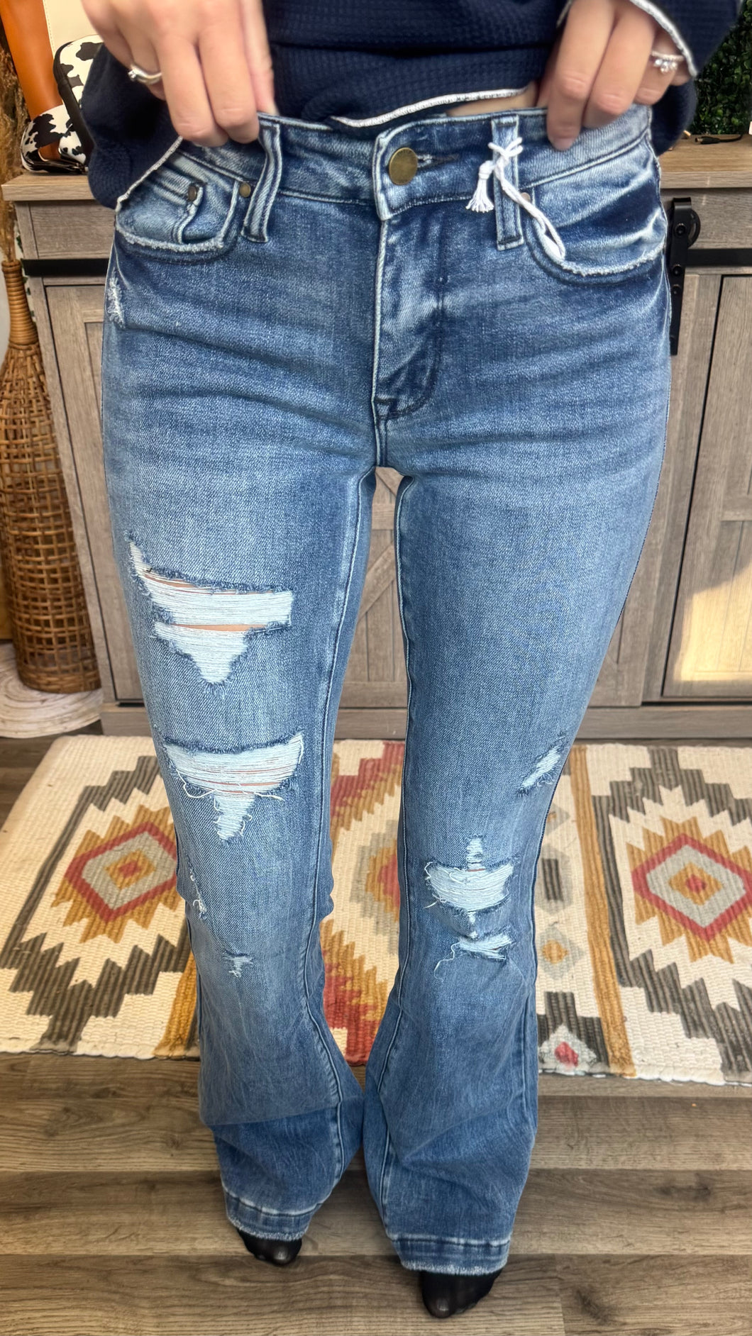 Midrise Medium wash Flares