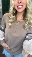 Load image into Gallery viewer, Two Tone Color Block Sleeve
