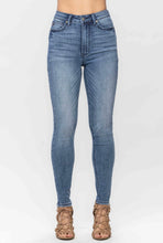 Load image into Gallery viewer, Judy Blue Tummy Control skinny jeans
