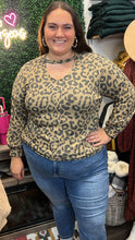 Load image into Gallery viewer, Curvy Camel Leopard Top
