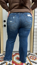 Load image into Gallery viewer, Curvy Straight Leg Jeans
