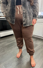 Load image into Gallery viewer, Curvy Chocolate Fleece lined Joggers
