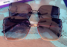 Load image into Gallery viewer, Diamond Studded Sunglasses
