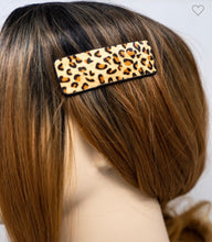 Load image into Gallery viewer, Leopard print hair clip
