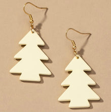 Load image into Gallery viewer, Acrylic Christmas Tree earrings
